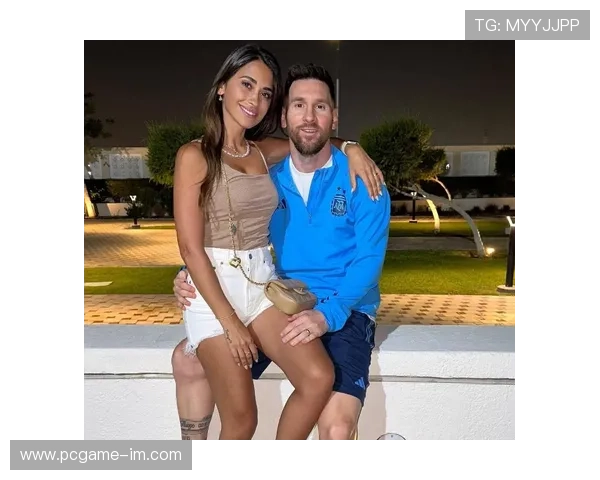 足球球星在赛场上公开表白的感人瞬间：他们的爱情故事让人动容